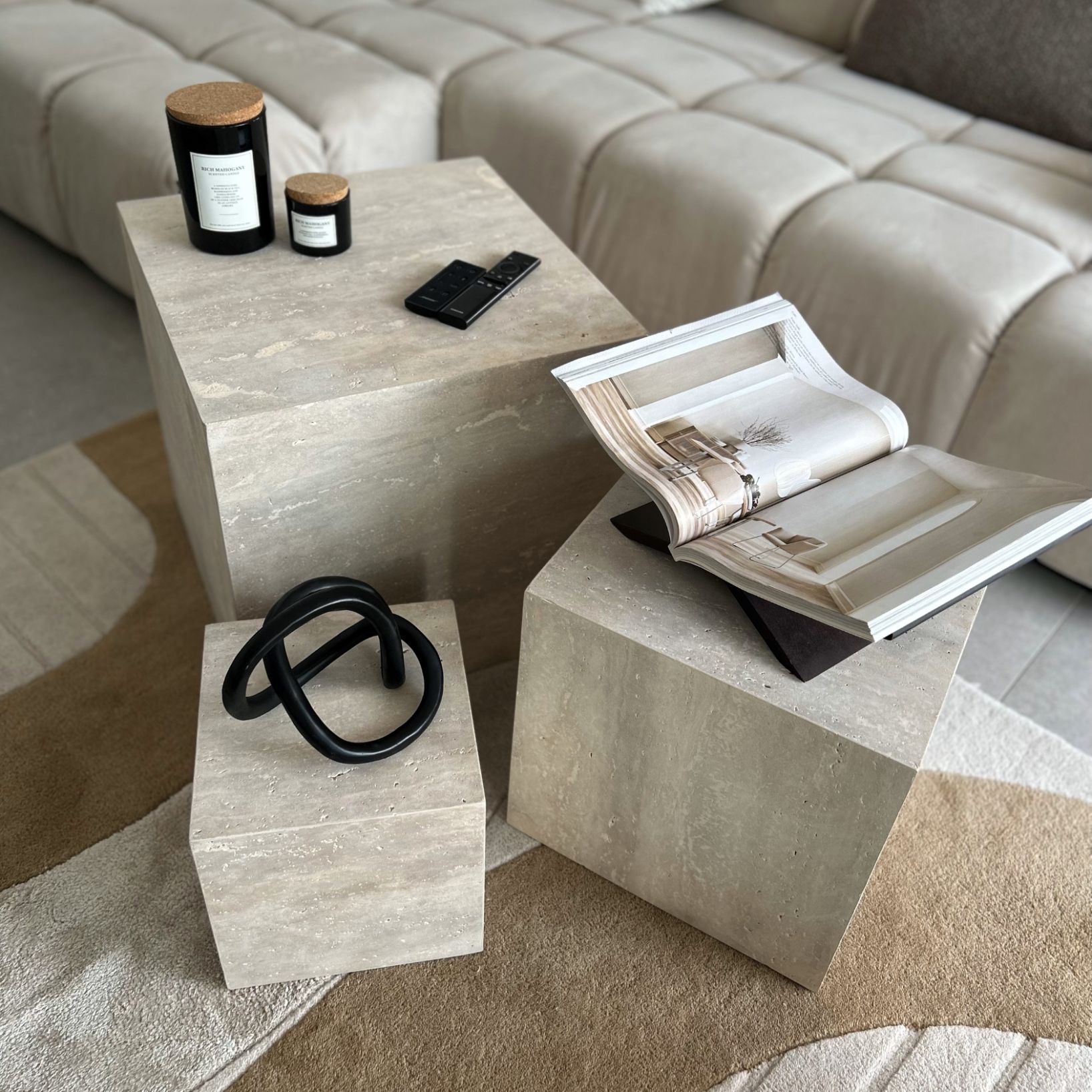 Travertin tables basses